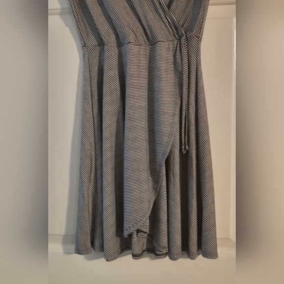 WOMEN'S Navy & White Striped ROLLER COASTER V-Neck Dress MEDIUM - Picture 3 of 6